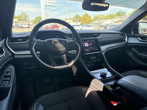 Certified 2025 Jeep Grand Cherokee L Laredo image 12