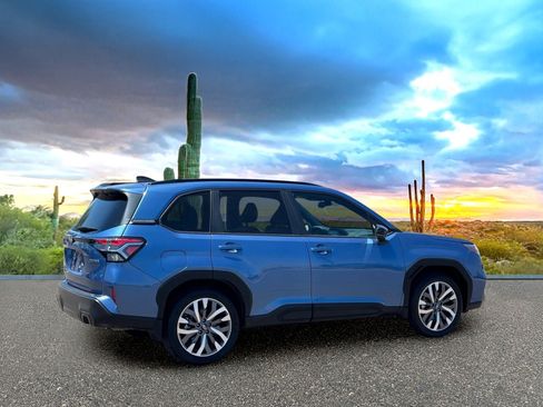 Used 2025 Subaru Forester Touring w/ Popular Package - Touring AWD/4WD image 5