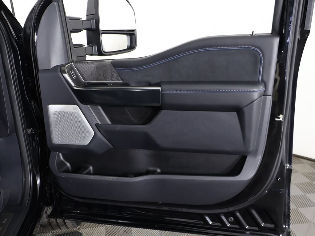 Used 2025 Ford F250 Platinum AWD/4WD image 30