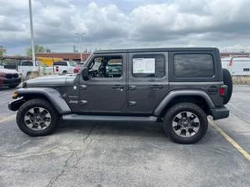 Used 2019 Jeep Wrangler Unlimited Sahara AWD/4WD image 8
