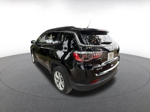 Used 2025 Jeep Compass Latitude AWD/4WD image 5