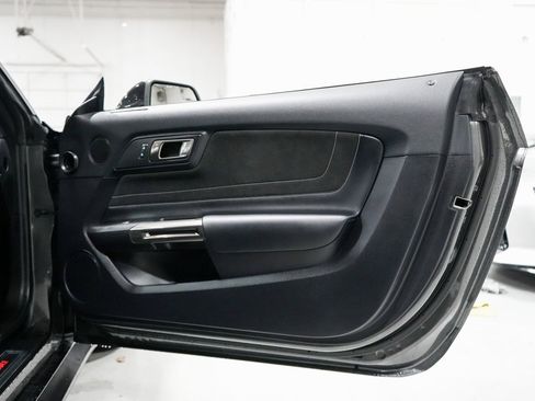 Used 2018 Ford Mustang Shelby GT350 w/ Electronics Package image 28