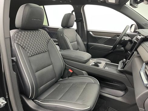 Used 2025 GMC Acadia Denali w/ LPO, All-Weather Package AWD/4WD image 37