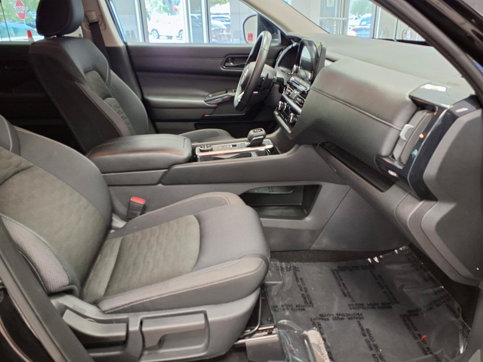 Used 2025 Nissan Pathfinder SV AWD/4WD image 10