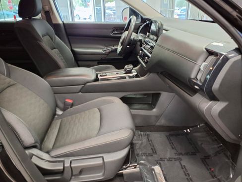 Used 2025 Nissan Pathfinder SV AWD/4WD image 10