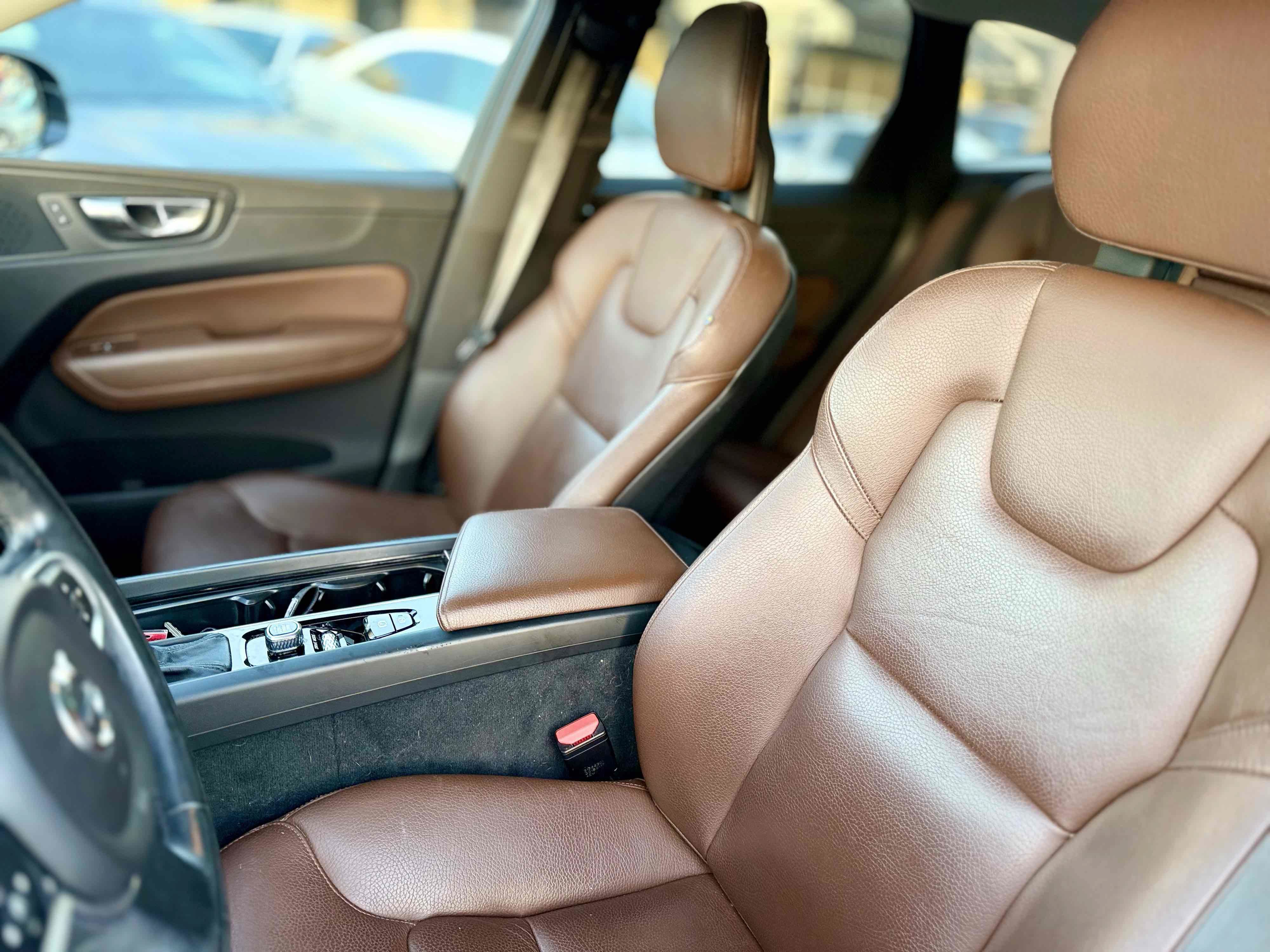 Used 2018 Volvo XC60 T5 Momentum w/ Convenience Package AWD/4WD image 19