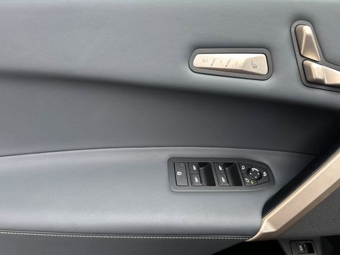 Used 2025 BMW iX xDrive50 w/ Premium Package image 12