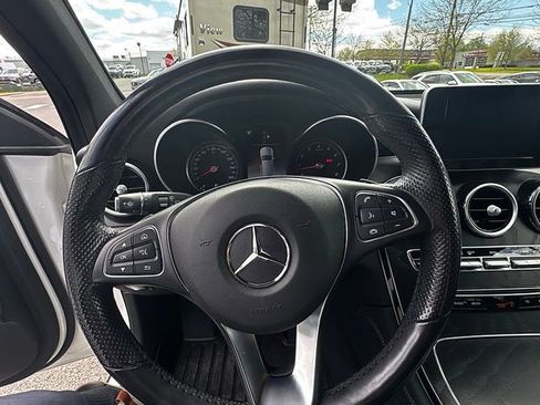 Used 2019 Mercedes-Benz GLC 300 4MATIC image 18