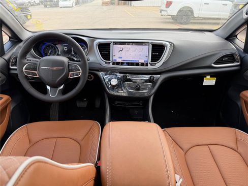New 2026 Chrysler Pacifica Pinnacle w/ Trailer Tow Group FWD image 20