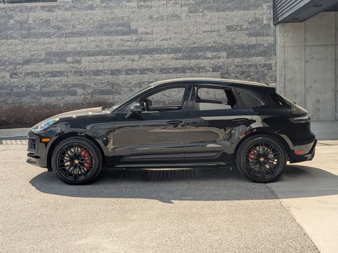 New 2026 Porsche Macan GTS image 2
