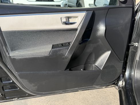 Used 2016 Toyota Corolla image 18