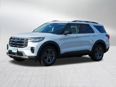 Used 2026 Ford Explorer Active w/ Active Comfort Package AWD/4WD image 3