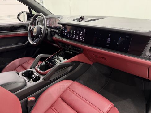 Certified 2025 Porsche Cayenne GTS image 25