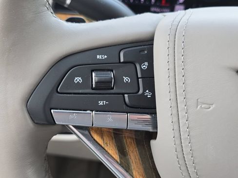 Certified 2022 Cadillac Escalade ESV Premium Luxury Platinum AWD/4WD image 19