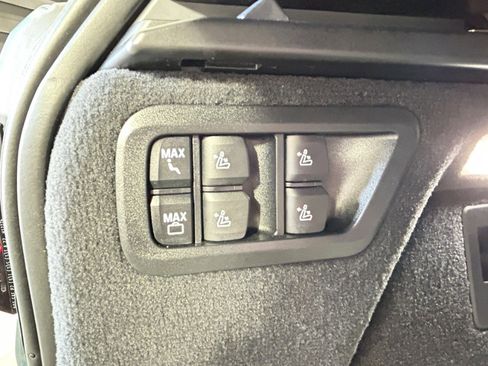 Used 2024 BMW X7 xDrive40i w/ Premium Package image 12