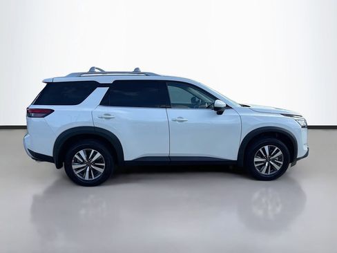 Used 2025 Nissan Pathfinder SL w/ Lighting Package (N92) image 4