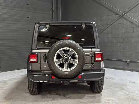 Used 2019 Jeep Wrangler Unlimited Sahara w/ Cold Weather Group AWD/4WD image 5