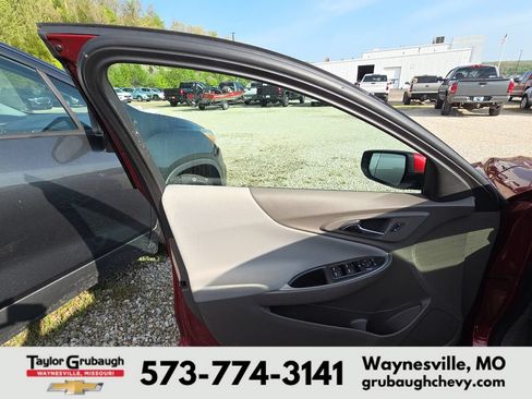 Used 2025 Chevrolet Malibu LT FWD image 7