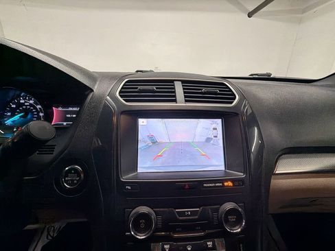 Used 2019 Ford Explorer XLT w/ Equipment Group 202A FWD image 15