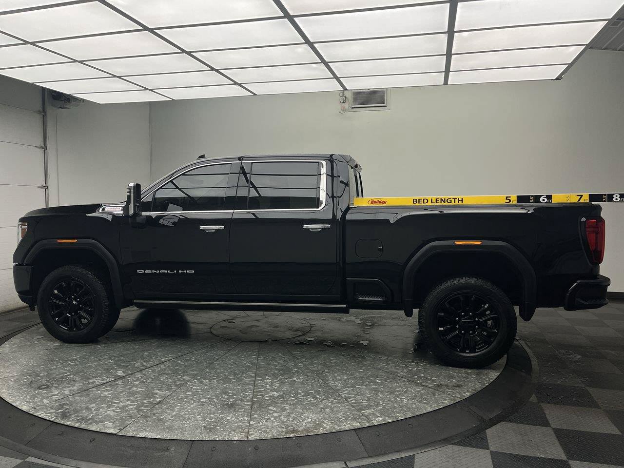 Certified 2021 GMC Sierra 2500 Denali w/ Denali Black Diamond Edition AWD/4WD image 8