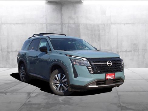 New 2026 Nissan Pathfinder SL image 2