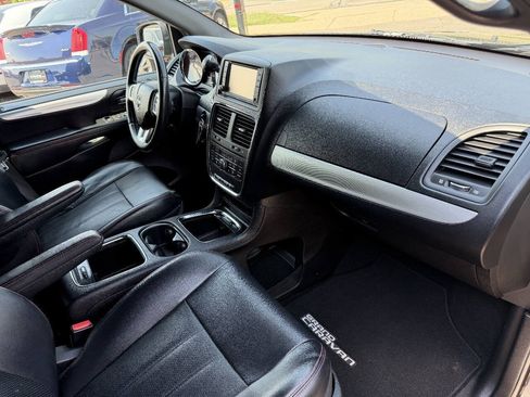 Used 2011 Dodge Grand Caravan R/T w/ Entertainment Group 1 FWD image 7