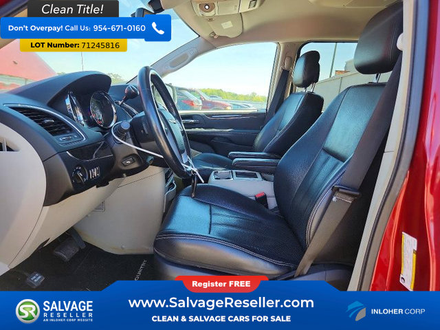 Used 2013 Chrysler Town & Country Touring-L w/ Driver Convenience Group FWD image 9