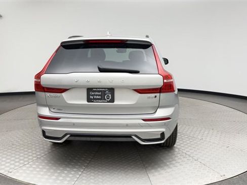 Certified 2025 Volvo XC60 B5 Plus image 3