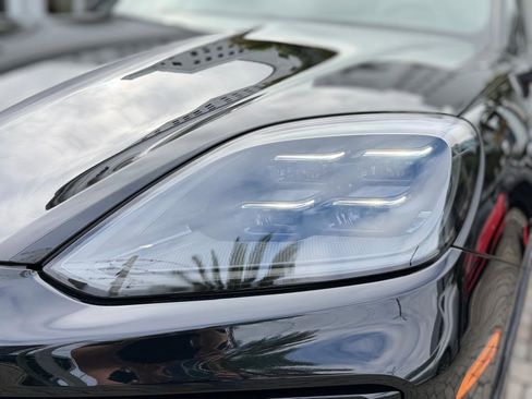 Used 2025 Porsche Cayenne GTS image 5