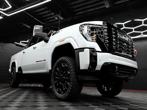 New 2026 GMC Sierra 2500 Denali Ultimate AWD/4WD image 4