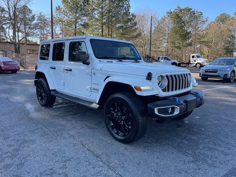 Used 2024 Jeep Wrangler Unlimited Sahara w/ Technology Group image 4