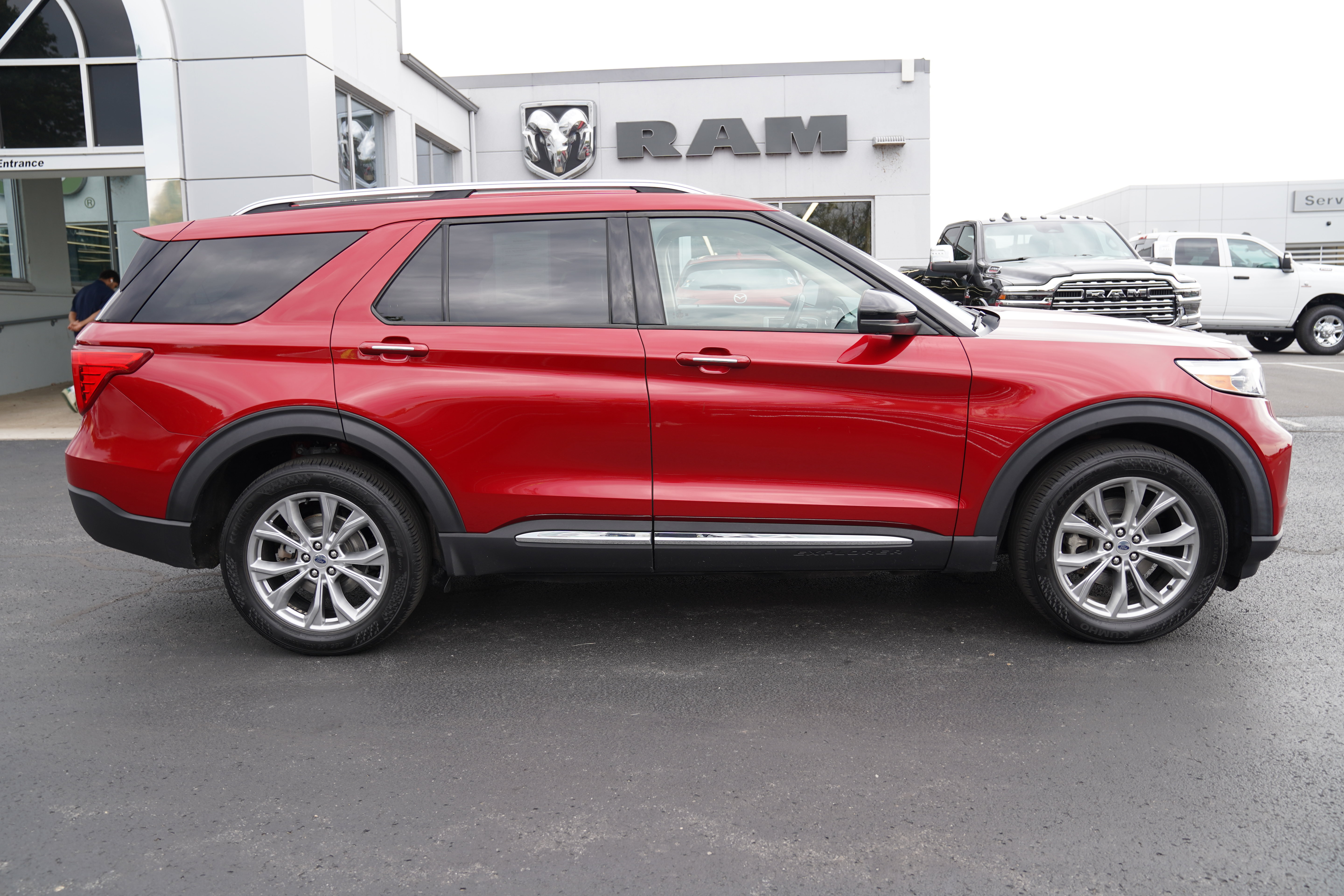 Used 2020 Ford Explorer Limited AWD/4WD image 2