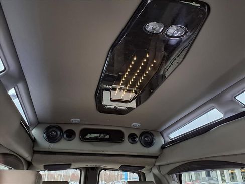 Used 2020 GMC Savana 2500 w/ Enhanced Convenience Package image 32