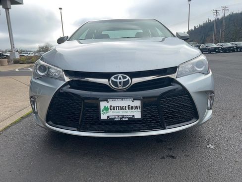 Used 2017 Toyota Camry SE image 6