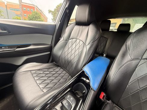 Used 2019 Toyota C-HR XLE FWD image 23