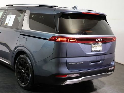 Used 2022 Kia Carnival SX FWD image 11