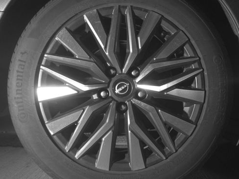 Used 2025 Nissan Altima 2.5 SV FWD image 18