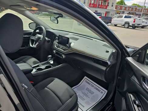 Used 2023 Nissan Altima 2.5 SV FWD image 14