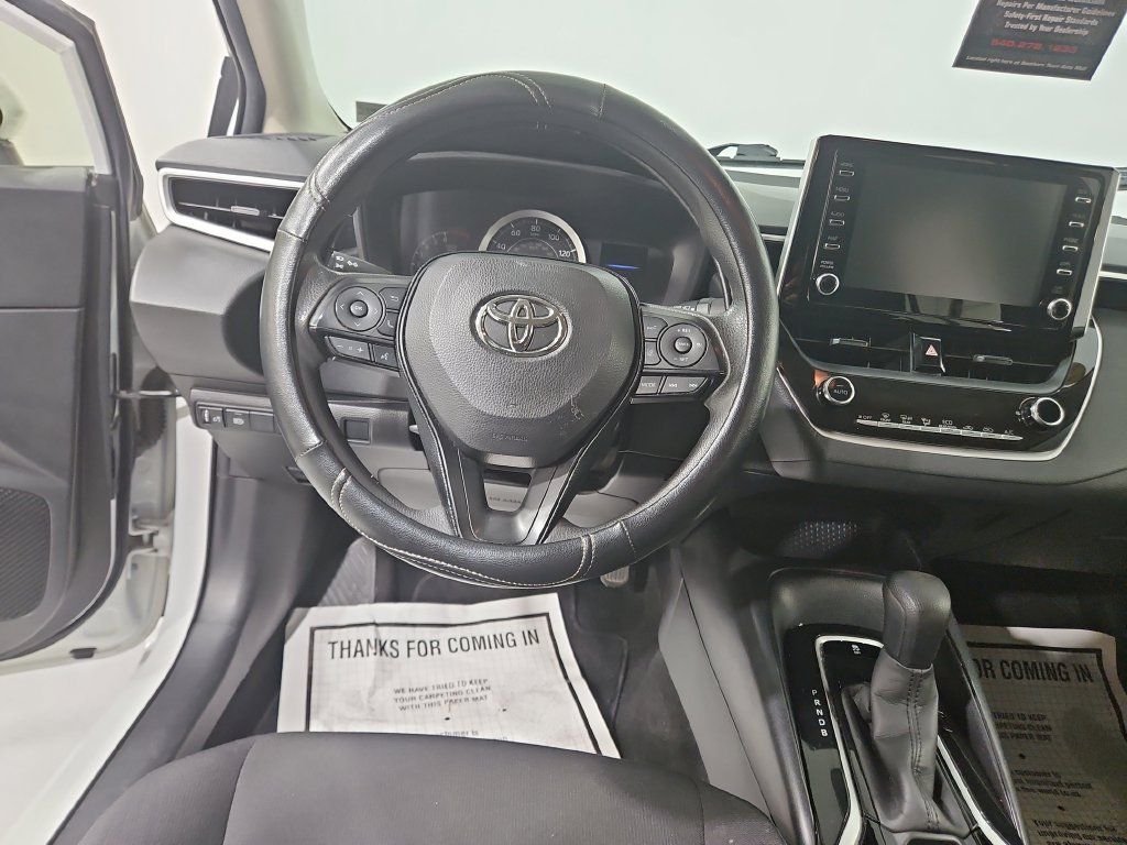 Used 2020 Toyota Corolla LE FWD image 14