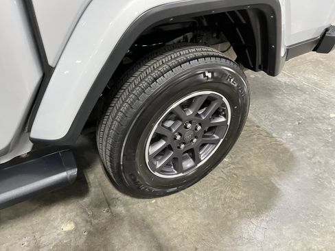 Certified 2023 Jeep Gladiator Overland image 25