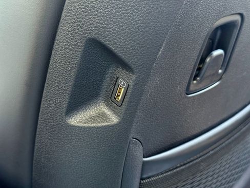 Used 2023 Kia Carnival LX FWD image 30