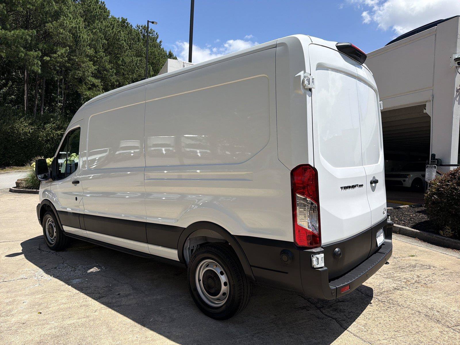 New 2026 Ford Transit 250 148 Medium Roof w/ Load Area Protection Package RWD image 5
