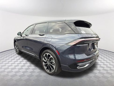 Used 2024 Lincoln Nautilus Reserve image 7