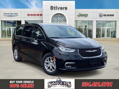 New 2026 Chrysler Pacifica Select