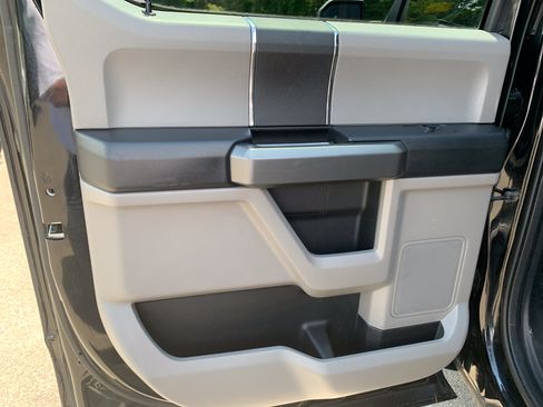 Used 2017 Ford F150 XLT AWD/4WD image 31