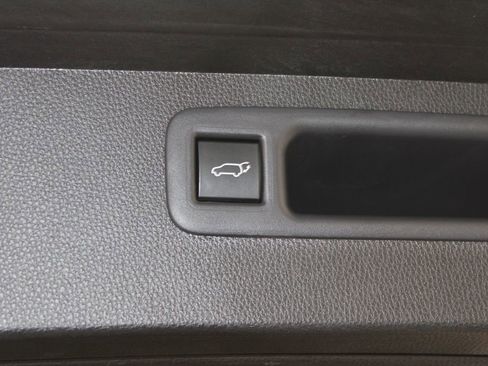 Used 2023 Toyota Highlander LE image 16