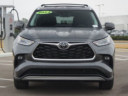 Used 2024 Toyota Highlander Platinum image 26