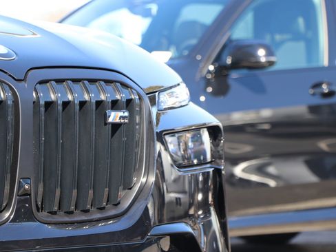 Certified 2025 BMW X7 M60i image 6