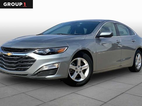 Used 2025 Chevrolet Malibu LS image 1