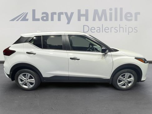 New 2025 Nissan Kicks Play S image 6